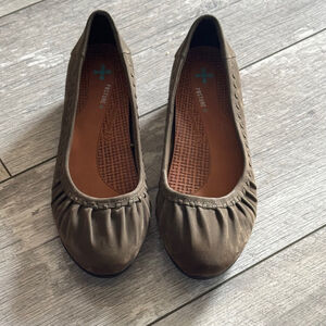 Baretraps Shoes Womens 8.5 Norma Posture Plus Green Hidden Heel